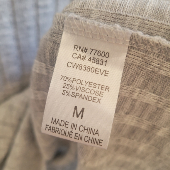 Chaser Gray Ribbed V-Neck Top - Picture 4 of 4